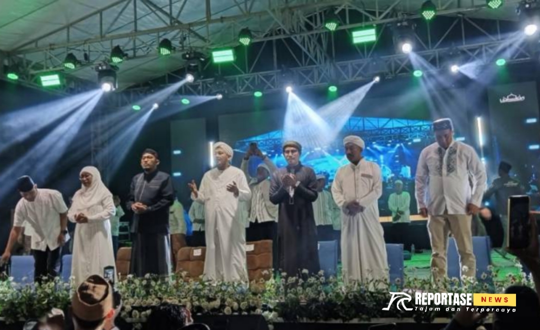 Sumenep Bersholawat menghadirkan Majelis Pemuda Bersholawat At-Taufiq Robatal Kabupaten Sampang pimpinan KH. Khoiron Zaini