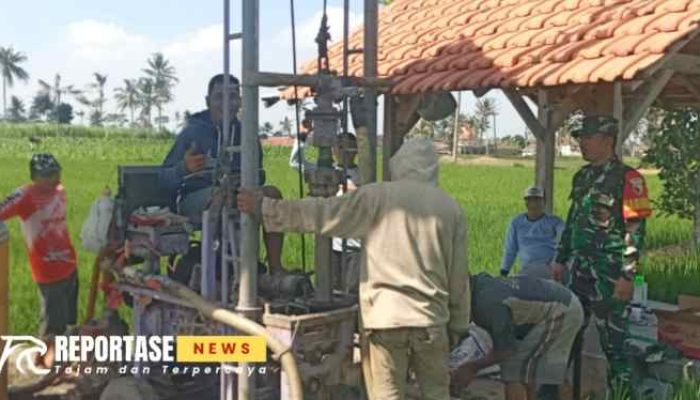 Babinsa Gesang Dampingi Pengeboran Sumur Artesis