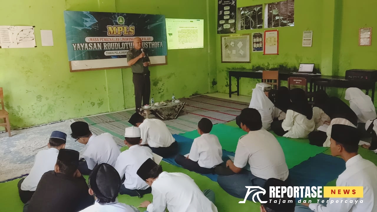 Para siswa diberikan pemahaman tentang sejarah perjuangan bangsa Indonesia