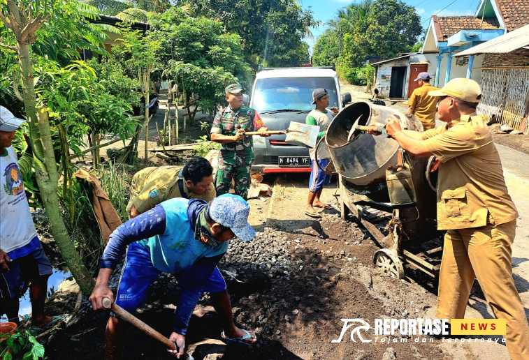 Bersama warga dan pemerintahan desa melakukan kerja bhakti