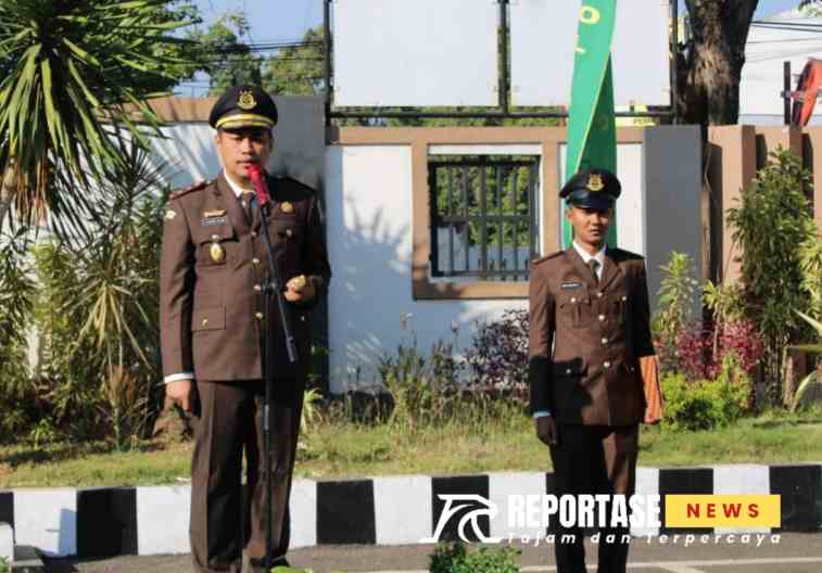 Kejari Kabupaten Probolinggo, Bertindak sebagai inspektur upacara Kepala Kejari (Kajari) Kabupaten Probolinggo Ahmad Nuril Alam