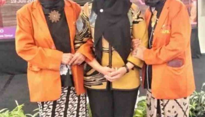 Mewakili Sampang, Istri Pj Bupati Hadiri Roadshow Batik dan Tenun di Surabaya
