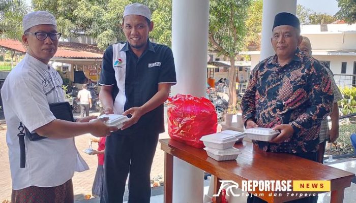 Masjid SPBU Pertamina Namira Bagikan 150 Nasi Berkah Jumat