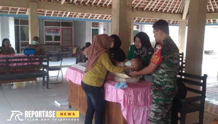Pendampingan Babinsa dalam Kegiatan Pelayanan Posyandu di Desa Ledoktempuro