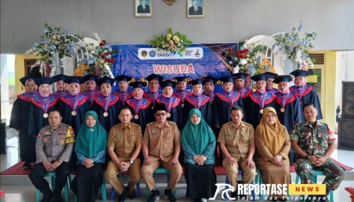 Wisuda Sekolah Orang Tua Hebat di Jatirejo Berlangsung Meriah