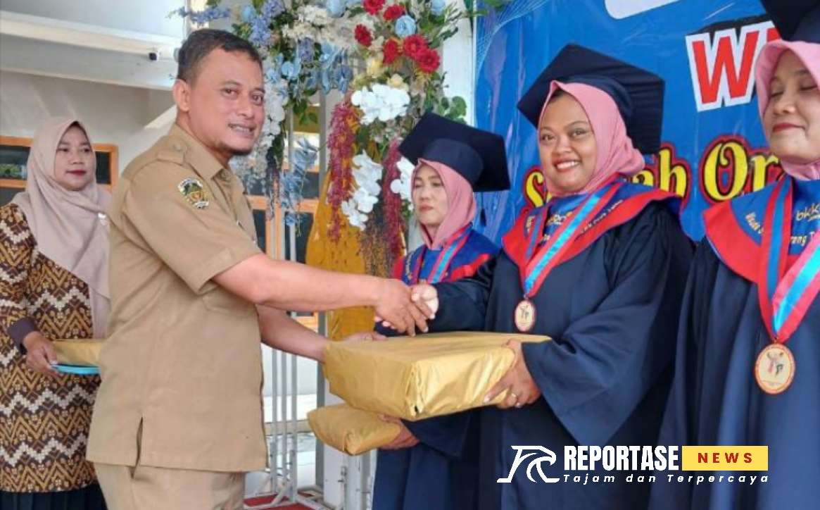 Wisuda Sekolah Orang Tua Hebat di Jatirejo Berlangsung Meriah 2 Kepala Desa Jatirejo, Ali Mansur,