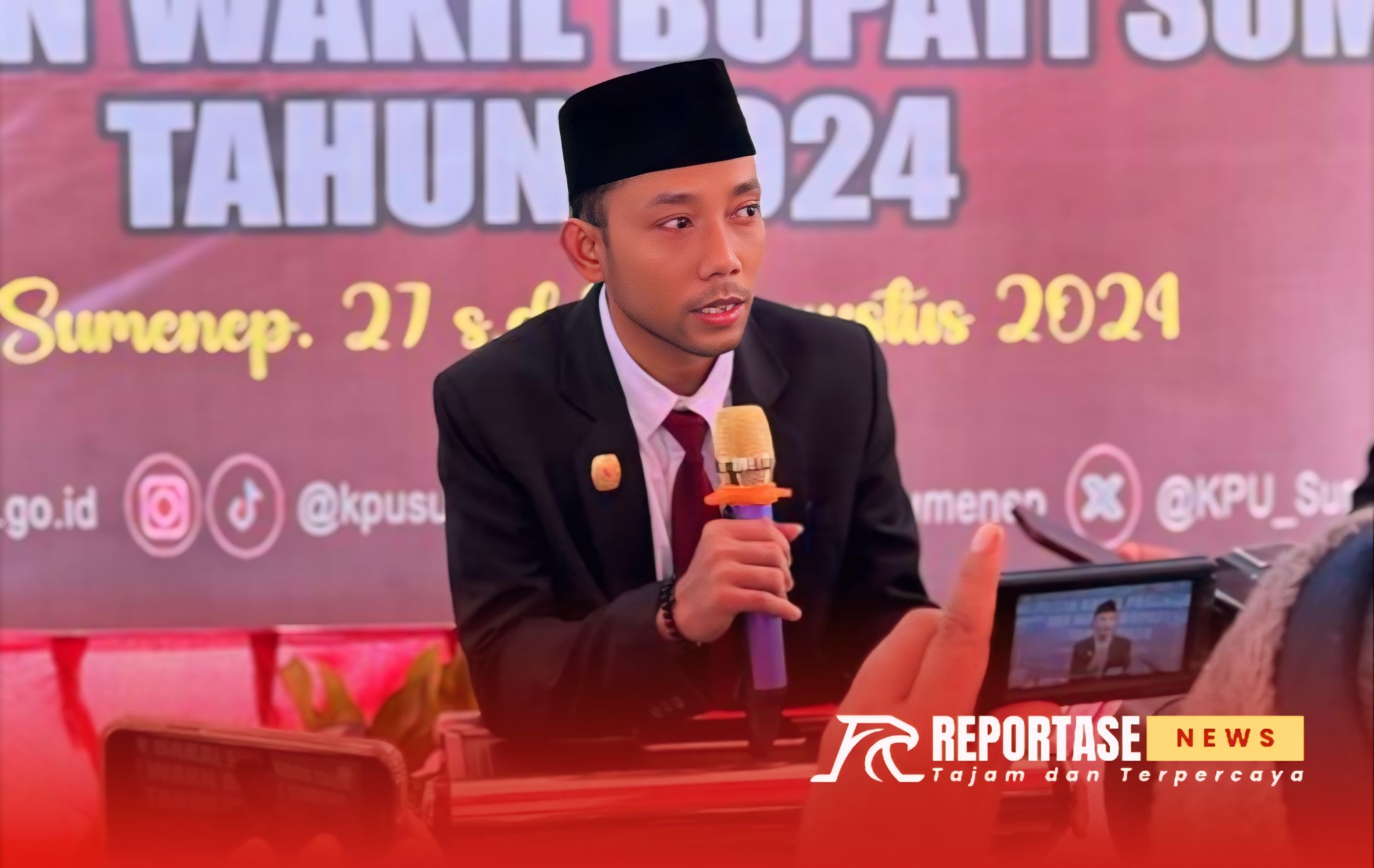 Ketua KPU Sumenep, Nurus Syamsi saat diwawancarai oleh sejumlah awak media