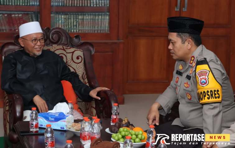 Kapolres Sumenep Akbp Henri Noveri Santoso, didampingi Pejabat Utama, duduk bareng Pengasuh Pondok Pesantren Al Karimiyyah Dr. KH. A Busyro Karim,