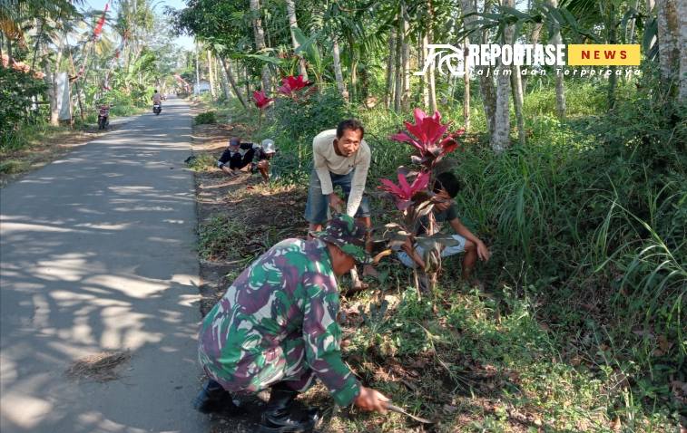 Koptu Muhammad Sidik bersama warga, melaksanakan kegiatan karya bakti