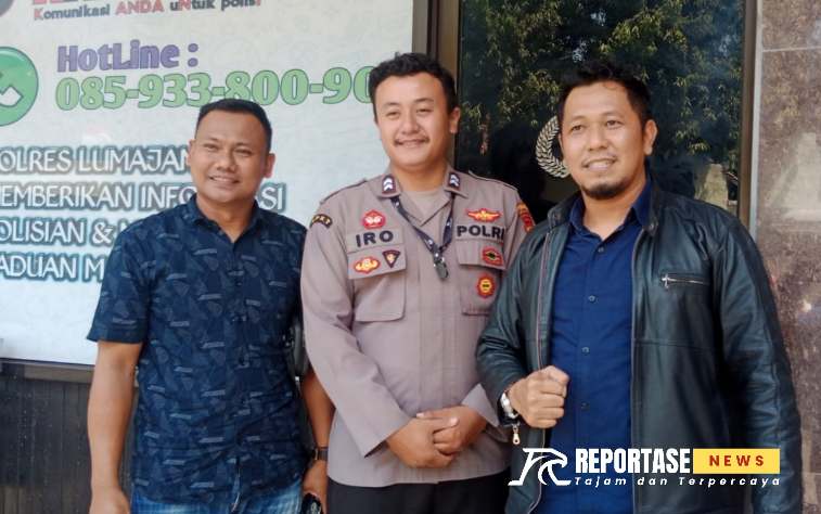 Kuasa Hukum dan Bendahara PKB DPC Lumajang saat pelaporan di SPKT Polres Lumajang