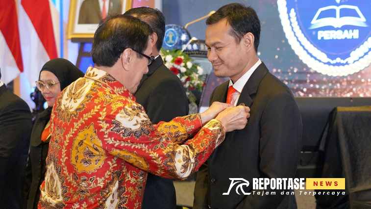 Kukuhkan Organisasi Profesi Analis Hukum, Menkumham: Kembalikan Wibawa Hukum di Tengah Masyarakat 2 Kemenkumham melalui Badan Pembinaan Hukum Nasional (BPHN) selaku instansi pembina teknis jabatan fungsional analis hukum membentuk Persatuan Analis Hukum Indonesia (PERSAHI)