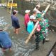 Pelda Supriadi, melaksanakan pendampingan pembuatan kolam ikan air tawar