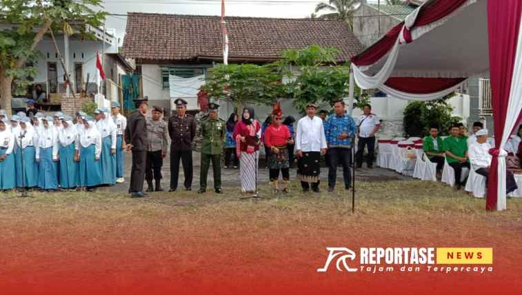 Danramil 0821/09 Candipuro, Lettu Inf Sudirman, bersama Forkopimcam Candipuro menggelar upacara di lapangan Desa Candipuro,