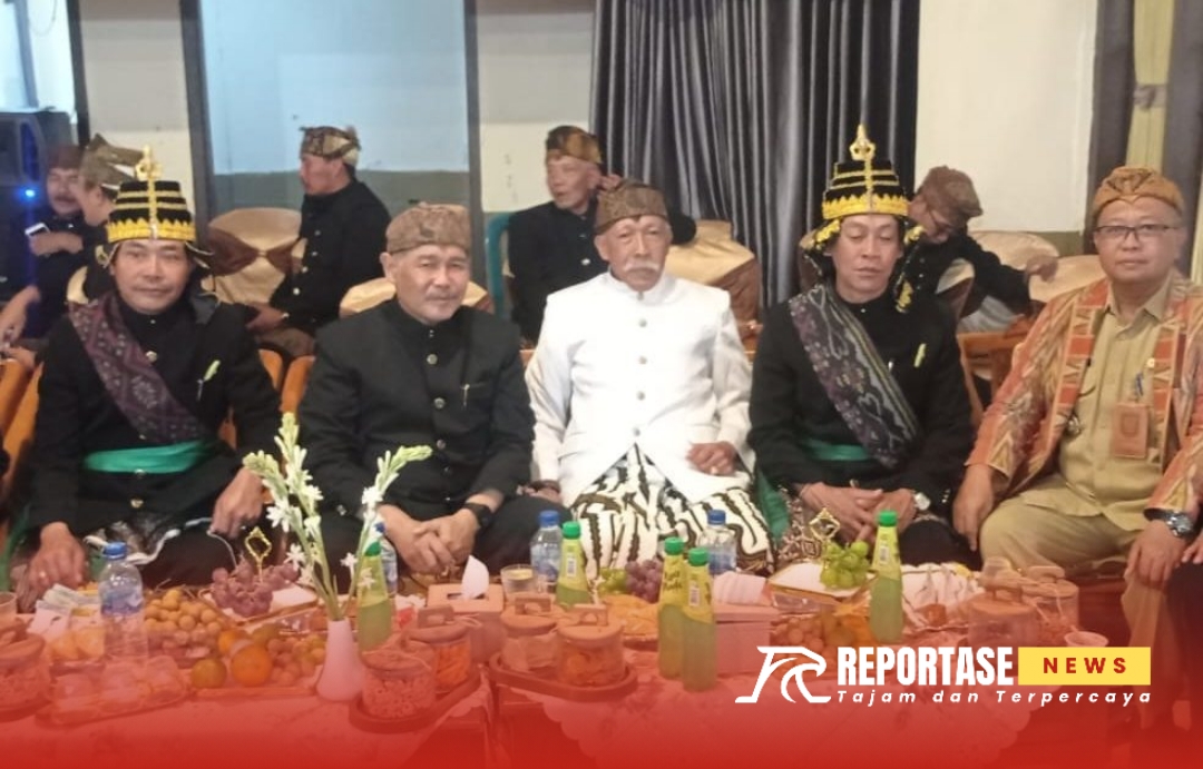 Hadir pagi itu sesepuh Tengger yang juga anggota DPRD Kabupaten Probolinggo Supoyo, Kepala Dinas Kepemudaan, Olahraga dan Pariwisata Heri Mulyadi, Camat Sukapura Saiful Hidayat dan Forkopimka Sukapura. Hadir pula Kepala Desa Wonotoro Sarwo Slamet dan para Kepala Desa sekitar.