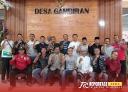 Pemain dan Penonton Open Tournamen Sepak Bola Desa Gambiran Sepakat Damai 