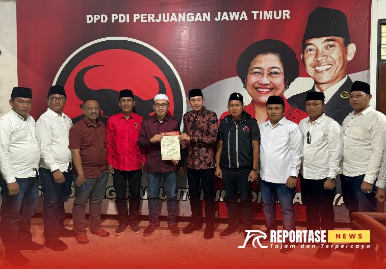Caption : Kiai Mamak dan Mas AB didampingi oleh para pentolan dari DPD Partai Golkar dan DPC PPP Sampang beserta para Tokoh maupun Perwakilan Partai Pengusung