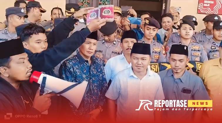 Moh Faiq, Koordinator Lapangan aksi Sumenep Menggugat di depan Kantor DPRD Sumenep