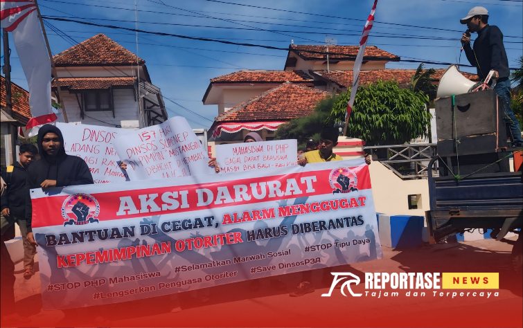 Aktivis Aliansi Pemuda Reformasi Melawan (ALARM) saat menggelar aksi darurat di Kantor Dinsos P3A Sumenep