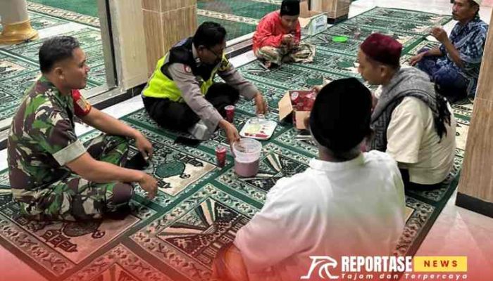 Ciptakan Kondusifitas Wilayah, Koramil Bersama Polsek Pronojiwo Gelar Patroli Dialogis 