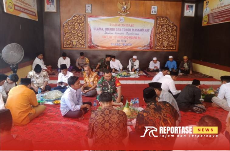 Kegiatan dikemas dalam bentuk tumpengan dan seremonial keagamaan yang diawali dengan pembacaan kitab Barzanji berisi Sholawat Nabi Muhammad SAW oleh KH. Abd Aziz.