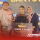 Paramitha Melani didampingi kedua orang tua dalam Anugerah Musik Banyuwangi 2024