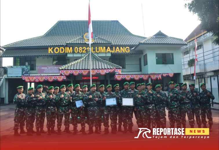 Dandim 0821/Lumajang Letkol Inf Ronny Wijaya Koesuma memimpin upacara bendera yang dilaksanakan di Makodim 0821/Lumajang