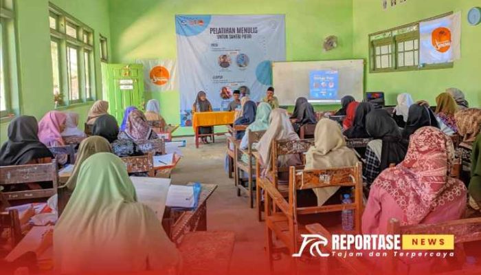 Pelatihan Menulis Puisi Meriahkan Maulid Sastra Gunung Moncek