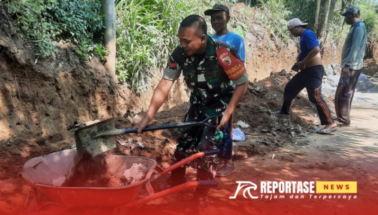 Kegiatan karya bakti pembangunan drainase di Dusun Krajan 2
