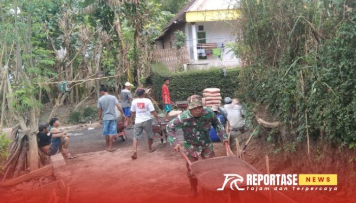 Babinsa Sentul Dampingi Kegiatan Karya Bakti Pembangunan Jalan Rabat Beton di Dusun Wangkit