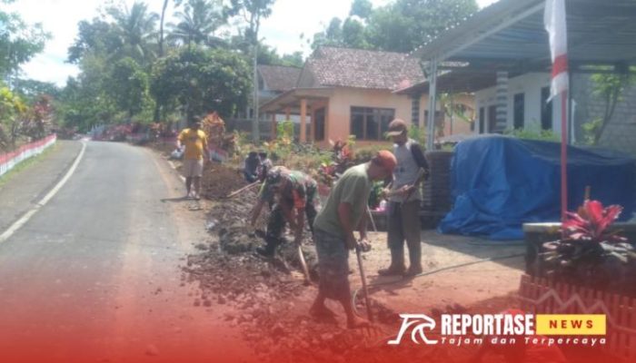 Babinsa Kenongo Bersama Warga Laksanakan Kerja Bakti Pemasangan Pipa Air Bersih