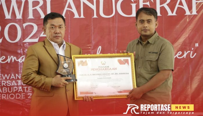 Rektor UNIBA Madura Raih Penghargaan Pionir Pendidikan PWRI 2024