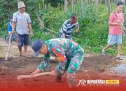 Revitalisasi Kearifan Lokal dalam Gotong Royong, Babinsa bersama Warga Kerja Bakti Pembersihan Jalan Dusun