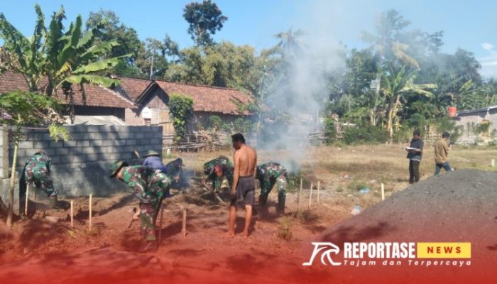 Babinsa Sentul dan Warga Gotong Royong Gali Pondasi Pembangunan Bak Penampungan Air Bersih