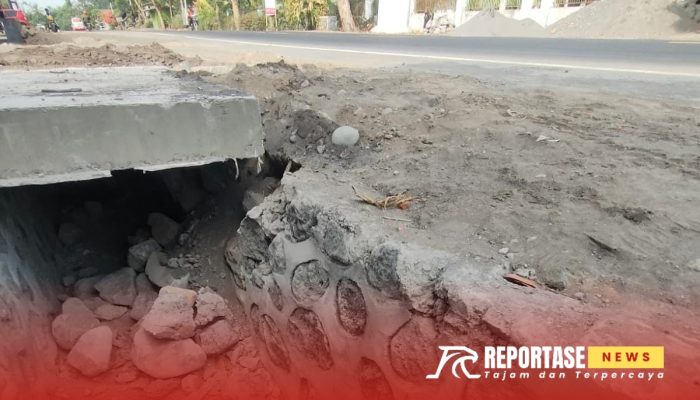 Diduga Tak Sesuai Spesifikasi, Drainase Jalan Nasional Ambrol