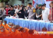 Polres Lumajang Ungkap 16 Kasus Narkoba: 20 Tersangka dan Ribuan Batang Ganja Disita 8 Polres Lumajang Ungkap 16 Kasus Narkoba: 20 Tersangka dan Ribuan Batang Ganja Disita