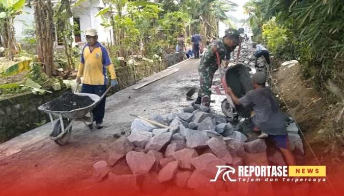 Kerja Bakti Drainase di Tambahrejo: Babinsa Ajak Warga Jaga Infrastruktur Desa