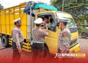 Satlantas Lumajang Intensifkan Sosialisasi Tertib Lalu Lintas ke Sopir Angkutan Barang 8 Satlantas Lumajang Intensifkan Sosialisasi Tertib Lalu Lintas ke Sopir Angkutan Barang