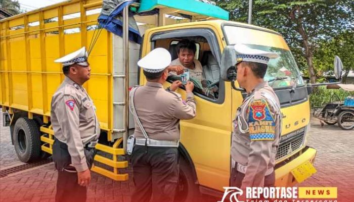 Satlantas Lumajang Intensifkan Sosialisasi Tertib Lalu Lintas ke Sopir Angkutan Barang