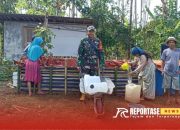Wujud Kepedulian Warga Binaan, Babinsa Tunjung Laksanakan Pendampingan Pendistribusian Air Bersih 9 Wujud Kepedulian Warga Binaan, Babinsa Tunjung Laksanakan Pendampingan Pendistribusian Air Bersih