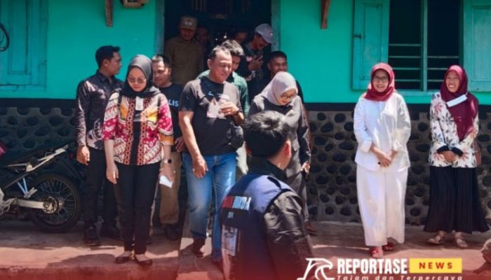 Tanggap! Bunda Indah Kunjungi Korban Puting Beliung di Selok Awar-Awar Pasirian