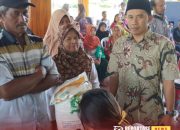 Penyaluran Bantuan Pangan Beras Bagi 517 KPM di Desa Tingal Berjalan Lancar