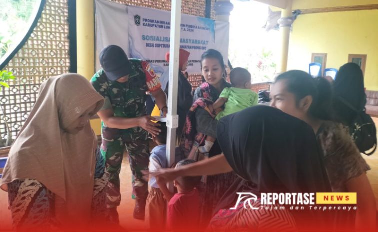 Pendampingan dalam kegiatan pelayanan Posyandu di kantor desa