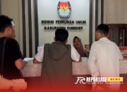 Kekecewaan Mahasiswa Meledak di Kantor KPU Sumenep: Audiensi Molor Picu Ketegangan 10 Kekecewaan Mahasiswa Meledak di Kantor KPU Sumenep: Audiensi Molor Picu Ketegangan