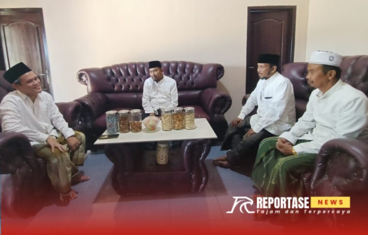 Pengasuh Pondok Pesantren Al-Amien Tegal, Kiai H. Muhajiri Musyhab Fatawi, mendoakan segala hajat pasangan calon Achmad Fauzi Wongsojudo