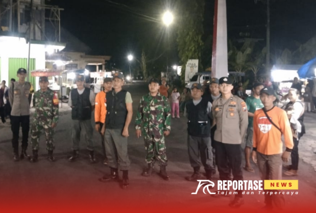 Patroli preventif di pasar malam Alun-Alun Tempursari, Kabupaten Lumajang,