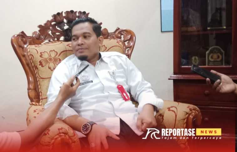 Kepala Badan Kepegawaian Daerah (BKD) Lumajang Ari Murcono saat ditemui awakmedia di ruang kerjanya