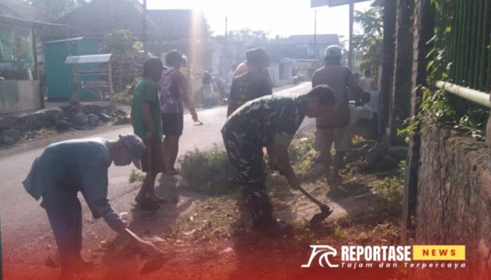 Kerja Bakti, Babinsa Jarit Bersama Warga Bersihkan Jalan Desa