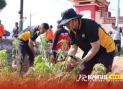 Cegah Banjir, Kapolres Sumenep Bersama Instansi Terkait Bersihkan Selokan Jalan 15 Cegah Banjir, Kapolres Sumenep Bersama Instansi Terkait Bersihkan Selokan Jalan