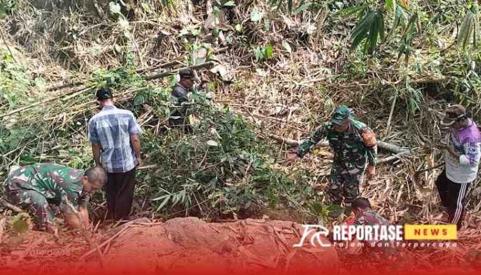 Persiapan Pompanisasi, Babinsa Barat dan Warga Gotong Royong Bersihkan Sumber Mata Air di Dusun Ngesong