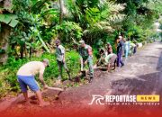 Wujud Kepedulian terhadap Lingkungan, Babinsa Kebonsari Bersama Warga Kerja Bakti Pembersihan Jalan Dusun 8 Wujud Kepedulian terhadap Lingkungan, Babinsa Kebonsari Bersama Warga Kerja Bakti Pembersihan Jalan Dusun